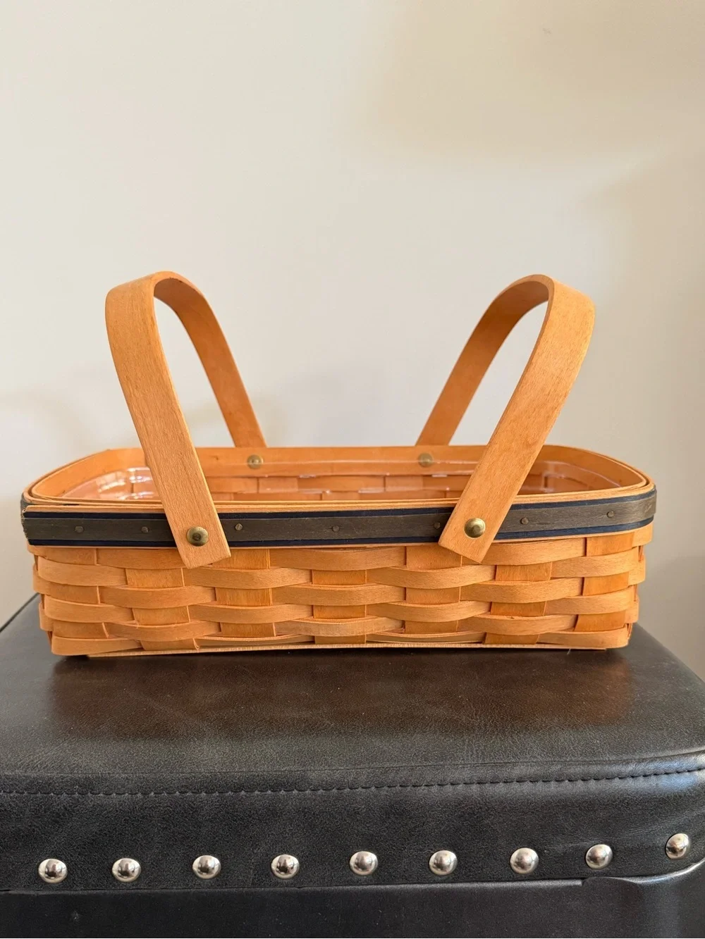 Longaberger 2001 Collectors Club Gathering Basket with Protector